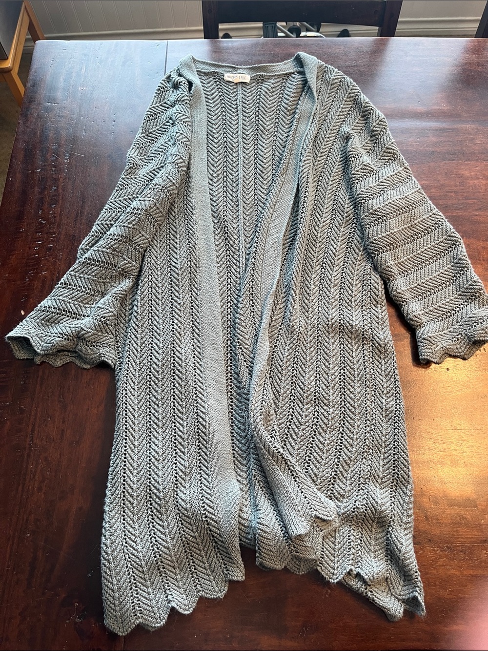 Light Grey/Green Open-Front Knit Cardigan with Scalloped Edges